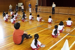 あいさつの様子