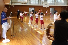 踊りの様子
