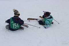 転んでいる子ども