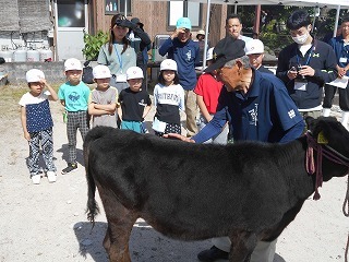 922
