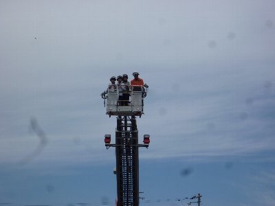 はしご車に乗せてもらいました