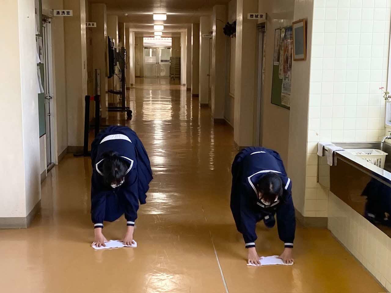 中学　掃除 島根県安来市：安来市立第二中学校：学校生活の様子（５月１７日）【掃除の様子】