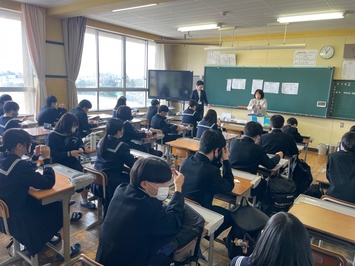 R704083年1組