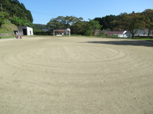 校庭の草