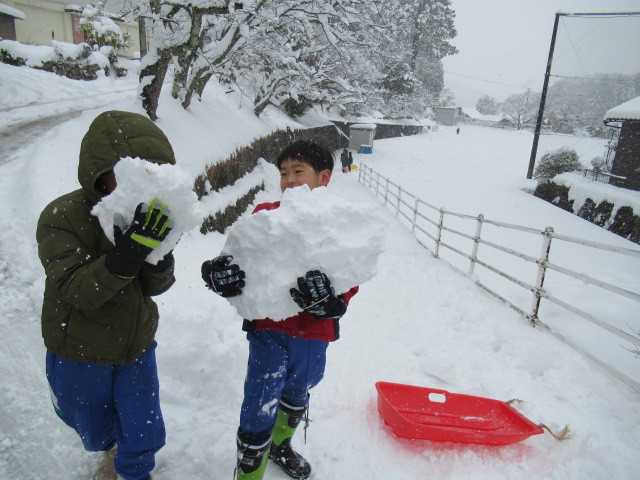 雪遊び