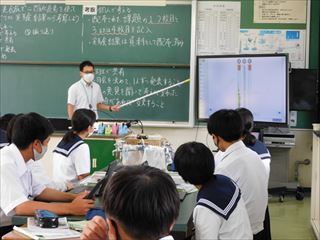 校内授業研究の様子１