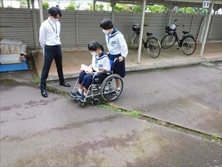 車いすの体験学習の様子4