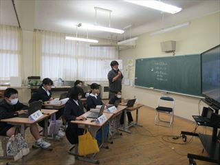 高学年がオンライン朝の会をしました。