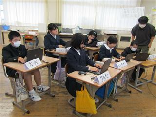 chromebookを使用して、意見交換しました。