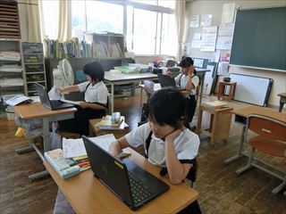 ３・４年生が学習しています