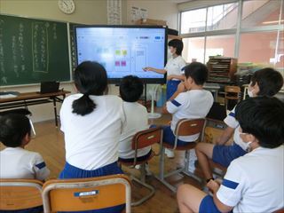 学習の振り返りをしています