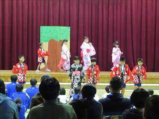 比田踊りをしています。