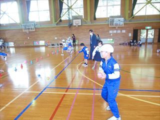 新聞ボール投げをしています