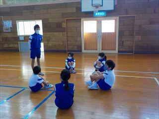 自己紹介をしています。