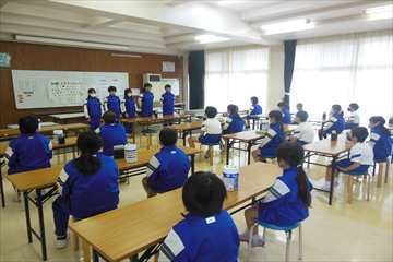 6年生が話しています。