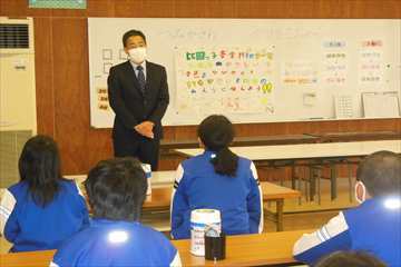 校長が話しています。