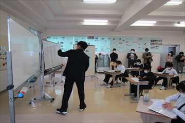 真剣に考えてます。