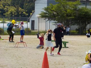 ５・６年の親子競技の様子です
