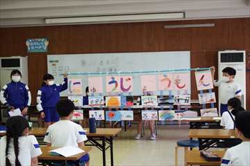 入場門の作り方の説明をしています。