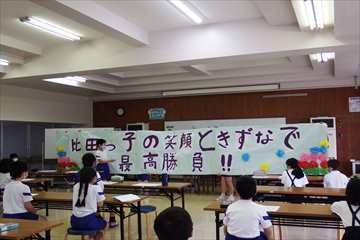 テーマ看板の作り方の説明をしています。