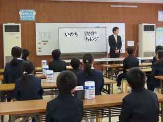 校長先生から各学年で頑張ったことや冬休みに気をつけることの話がありました。