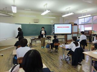 学習のまとめをみんなでしています