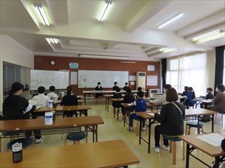 6年生を送る会の児童総会がありました。