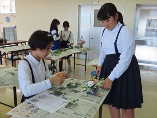 こちらはフラワーアレンジメントの様子です。