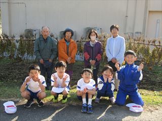 次は脱穀です。