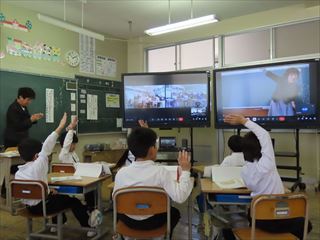 自分の意見を積極的に発表しました。