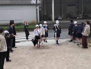 中学生によるあいさつ運動がありました。