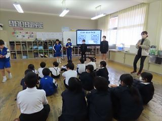 メディアに関する劇とクイズをおこないました。