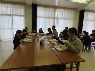 学年会食をしました。