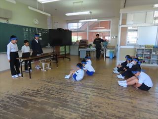 青組の色別集会の様子です。