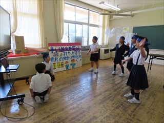 踊りの練習をしました。