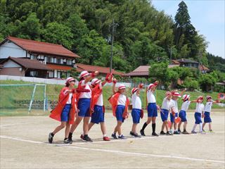 応援合戦赤組の様子です。