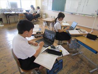 各学年に分かれて活動しました。