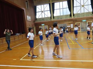 足の動きを中心におこないました。