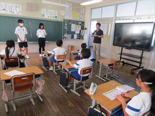 各学級で自己紹介をしてもらいました。