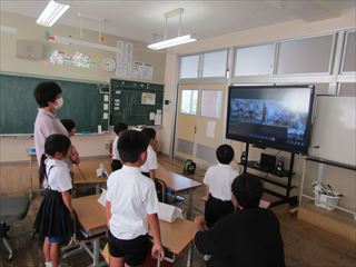 夏休みの思い出を発表しました。