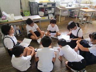 なかよし班でめあてや遊びを決めました。