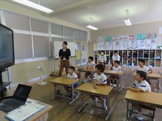 １・２年生の食に関する学習の様子です。