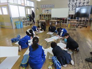 思い思いに絵を描きました。