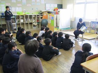 さわやかスマイル委員会による読み語りがありました。