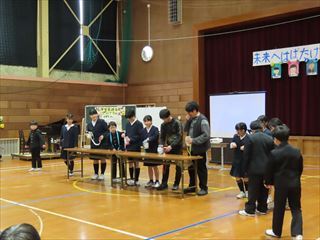 各学年から工夫を凝らした出し物をしました。