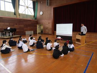 この１ヶ月の様子を合い言葉とともに振り返りました。