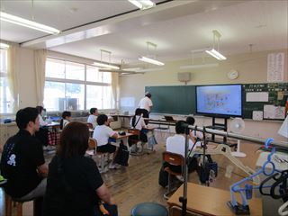 授業の様子を保護者の皆様、地域の皆様に見ていただきました。