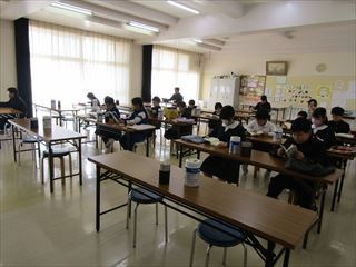 全校朝読書の様子です。