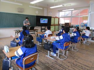 ５・６年生との学習の様子です。