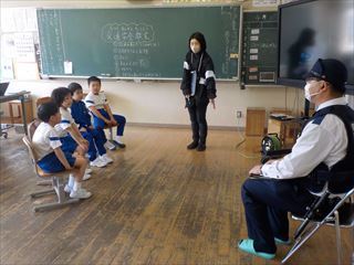 1，2年の交通安全教室を開きました。